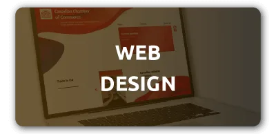 Notebook s otvorenou webstránkou a nápisom Web Design